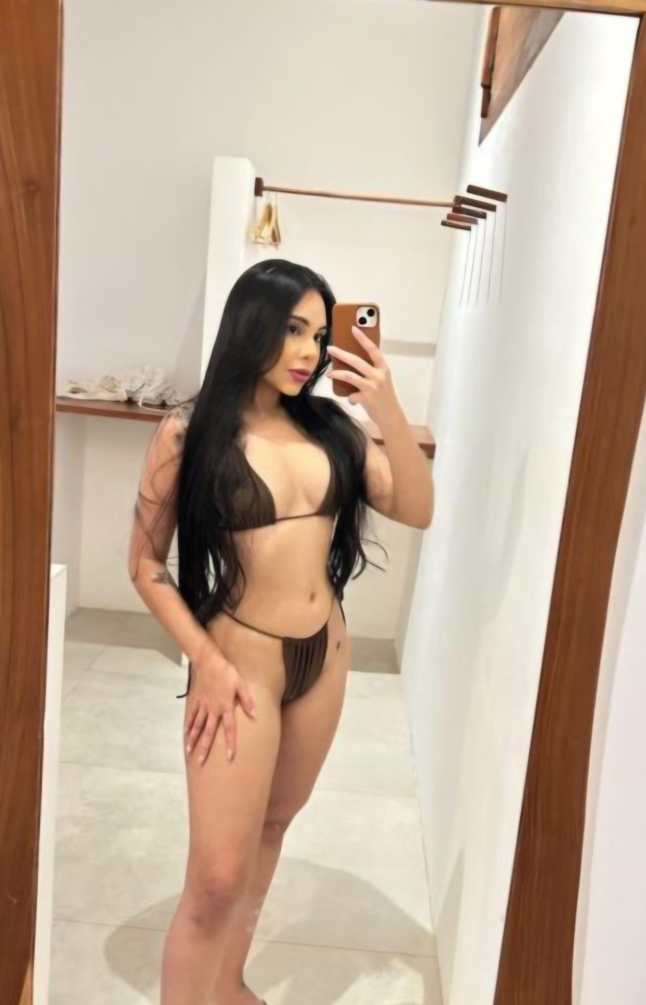 Amanda Sexy Hot