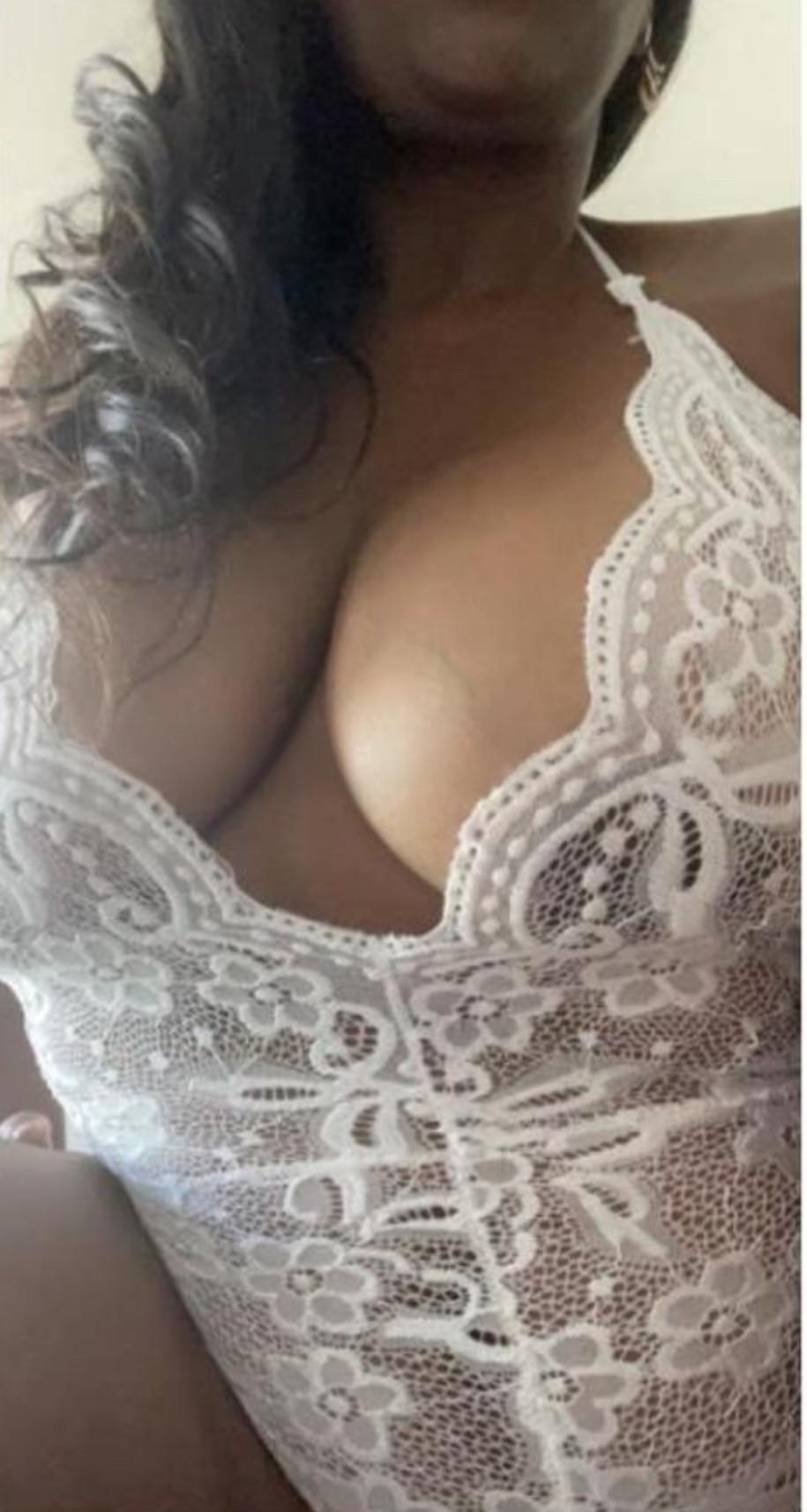 Holbæk Brasiliana Taler Dansk.Vallery Mulatkvinde, Liderlig og Fræk.Den Bedste Dybe Hals👅 Megafransk🫦 Kroppen Massage🫦Anal Sex🫦 Kæresteoplevelse.