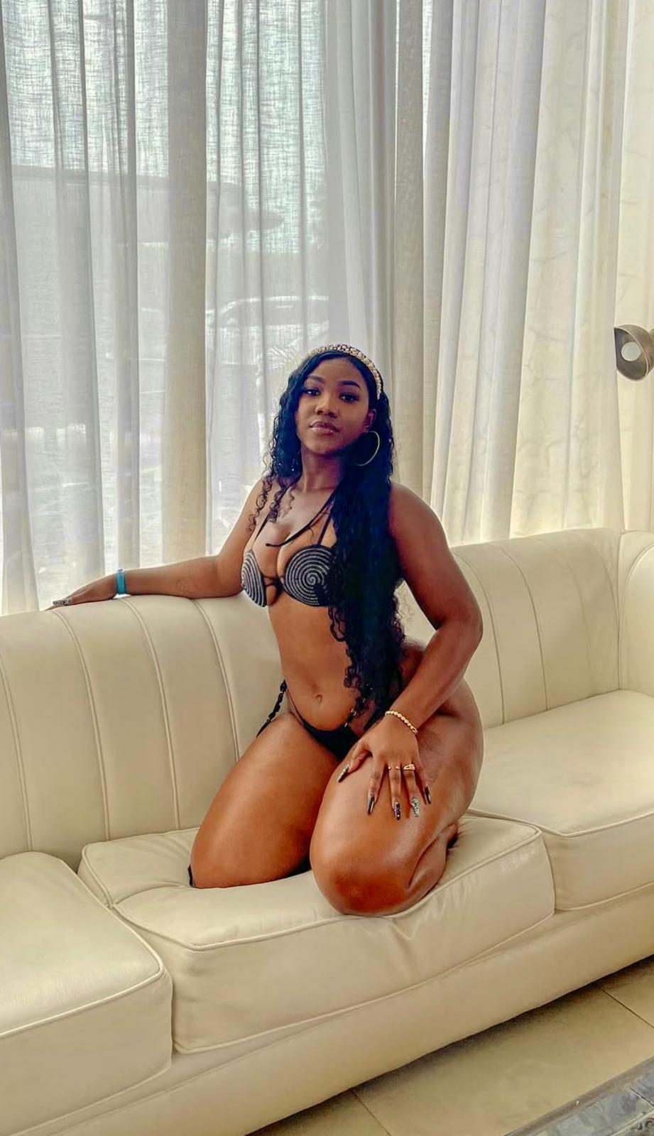 Hot Vanessa 😋 Chick First Time In Aarhus C🔥